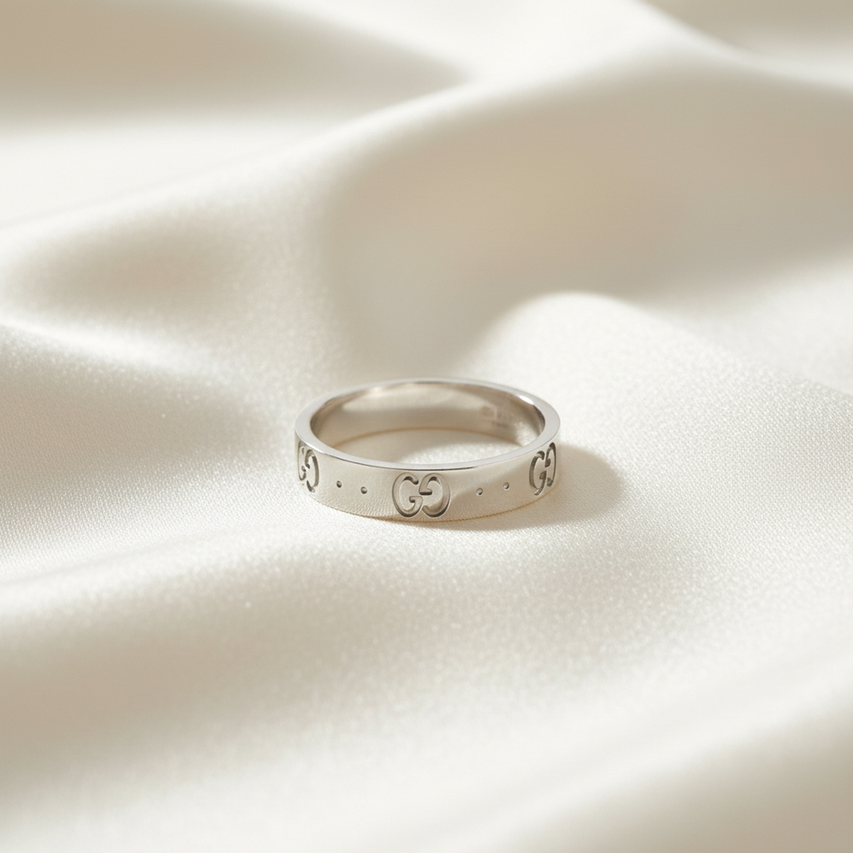 Gucci Icon · 18K White Gold